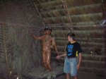 Музей центра мира.

Рома показывает на каком месте индейцы носят веревочки