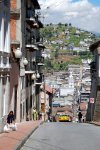 Узкие улочки колониального Кито