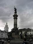 Памятник героям-борцам за независимость. Центральная площадь Plaza Grande исторического центра Кито.