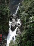 Одна из достропримечательностей дороги водопадов - водопад Pailon del Diablo.